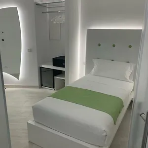 ** Konukevi Ahd İtalya